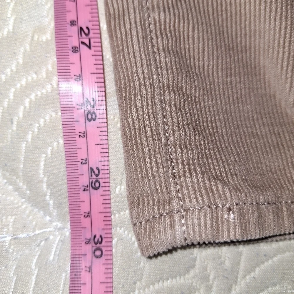 A bundle of 2 pairs of mens pants in a size 31x32. J.Crew corduroy, Levis denim